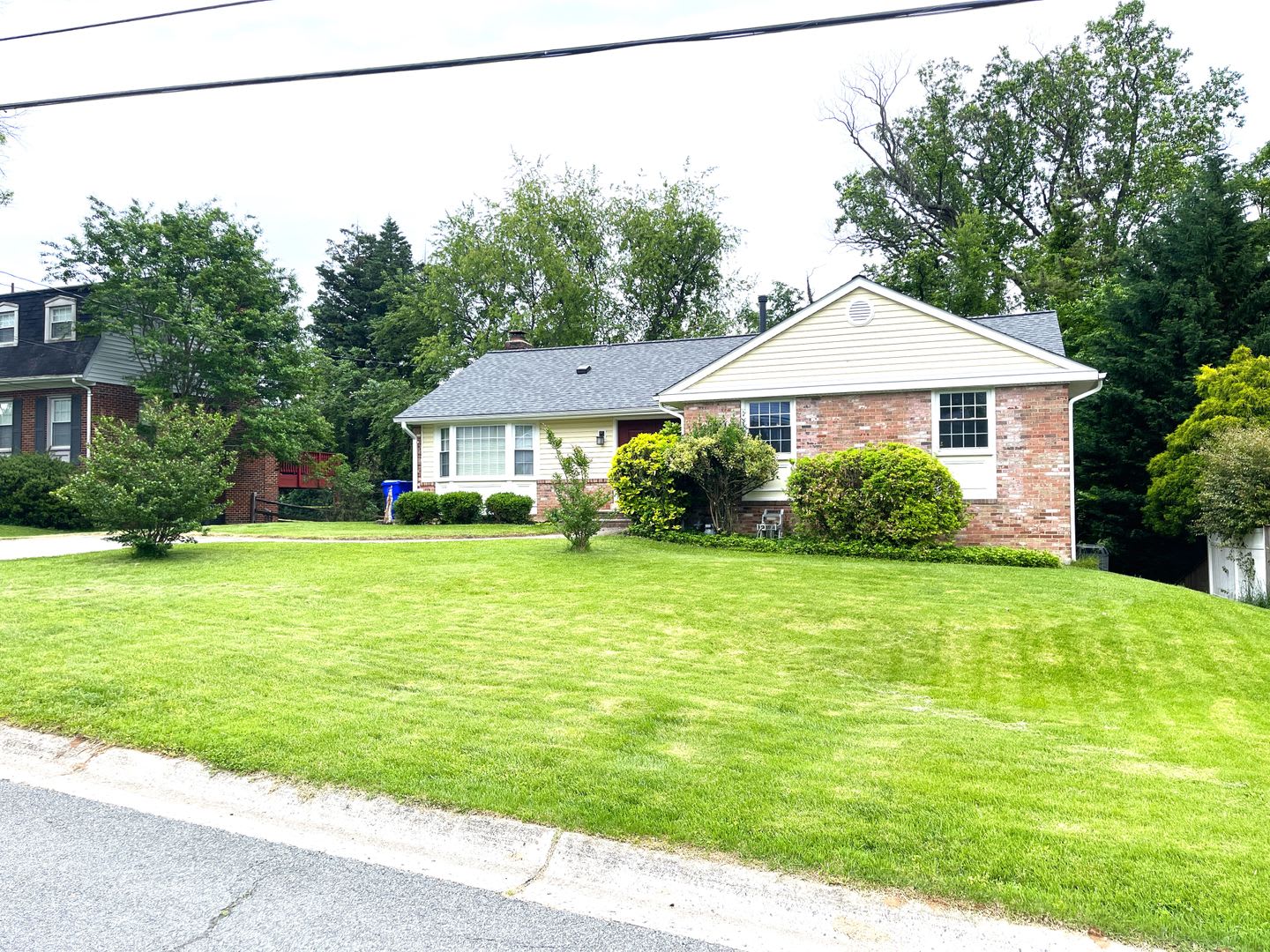 Beautiful 5 bedroom/2.5 bath with large yard – photo 3