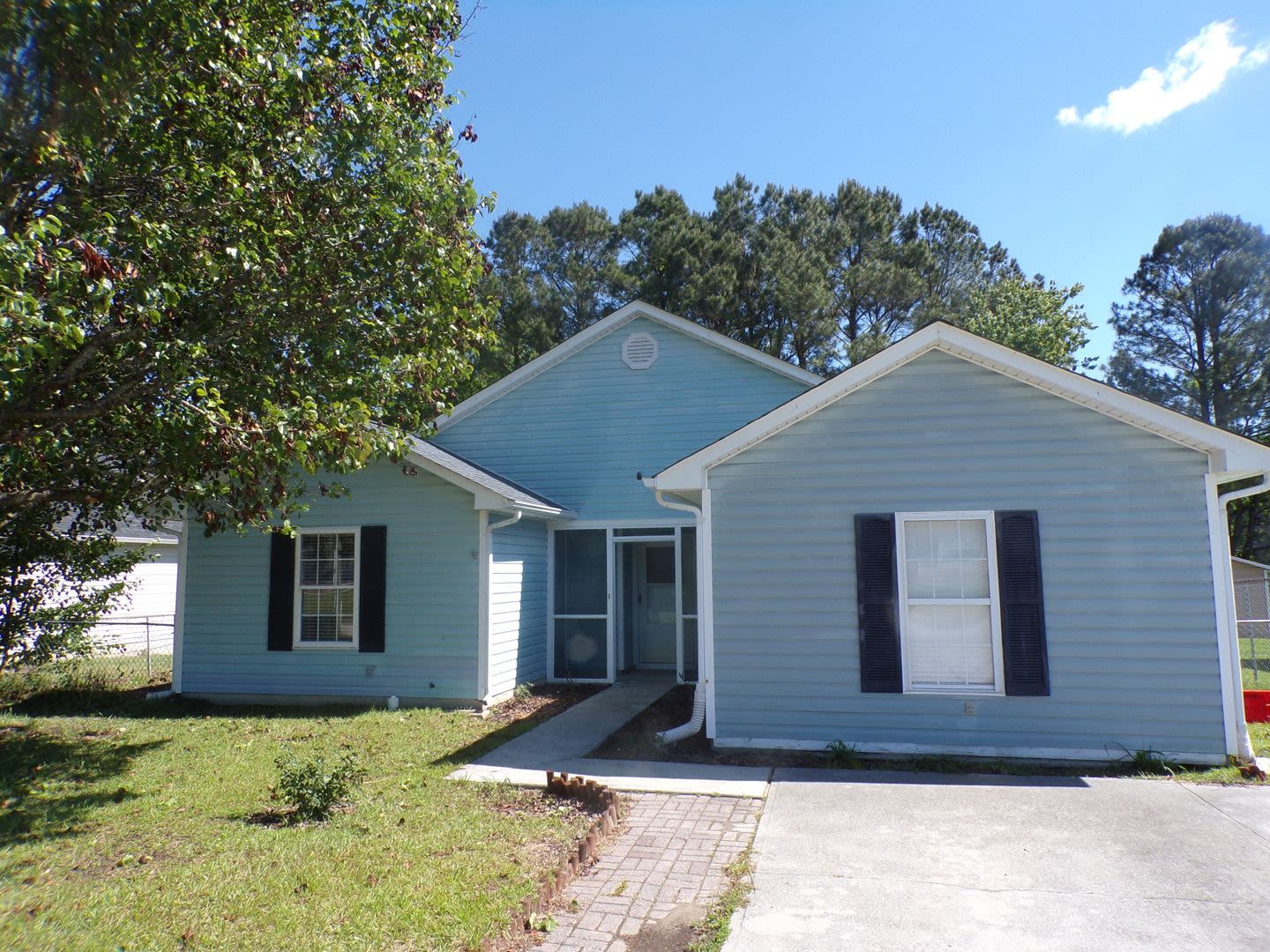 Lovely 3 Bedroom 2 Full Bathroom With A Bonus Room Located In Springdale Acres – photo 1