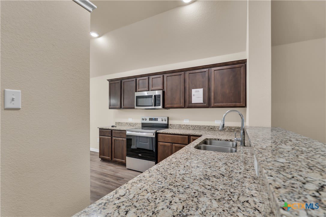 6407 Hercules Ave – photo 4