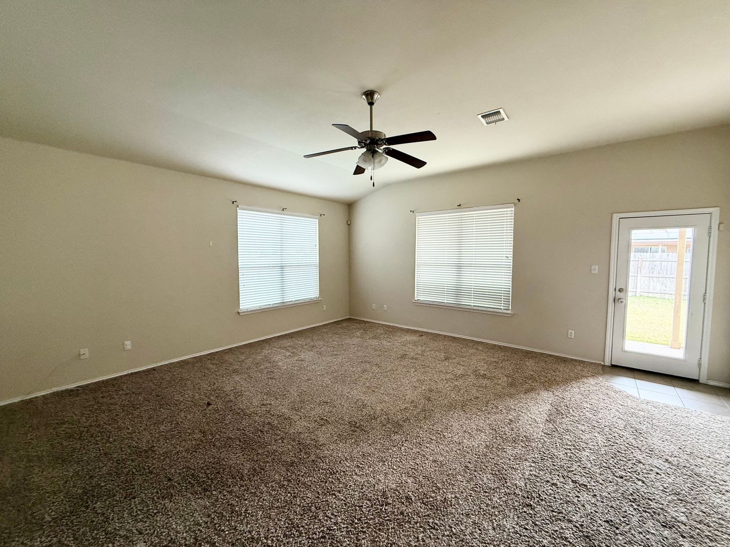 Spacious 4-Bedroom Home on Quiet Cul-de-Sac – photo 4