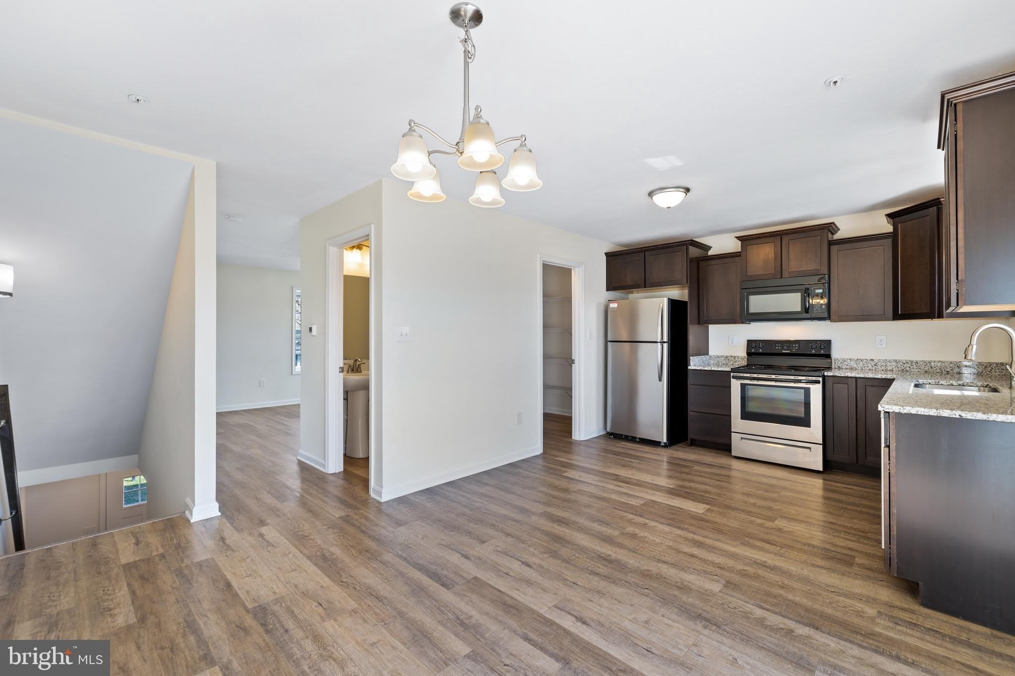 914 Setting Sun Ln – photo 4