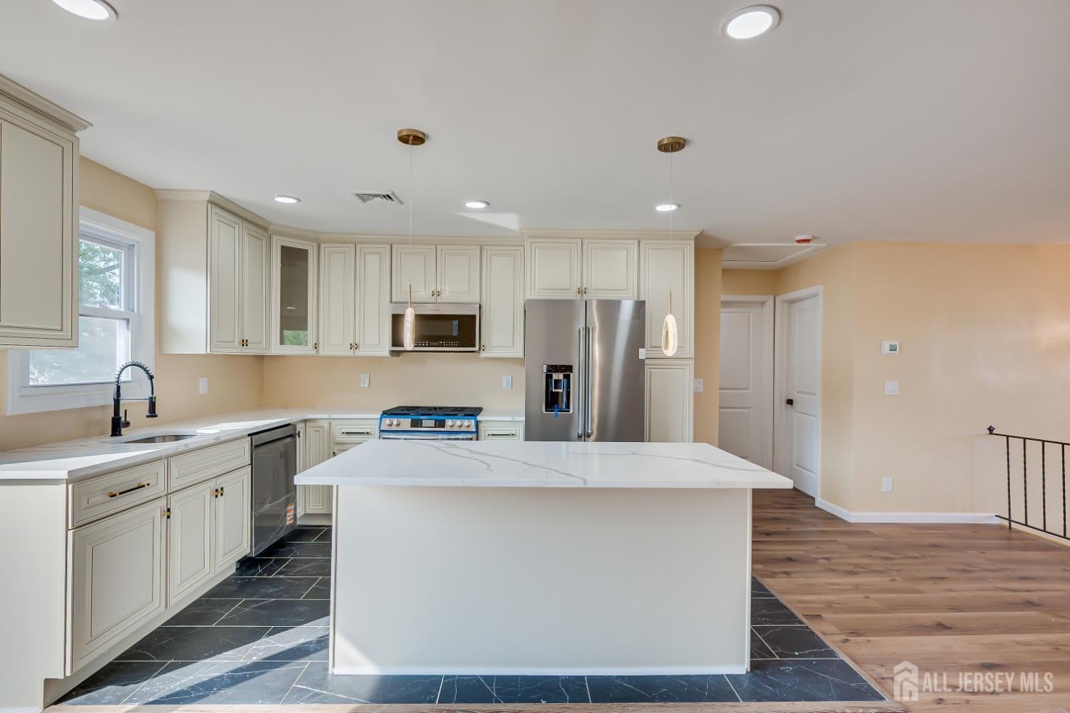 134 Frank Street – photo 3