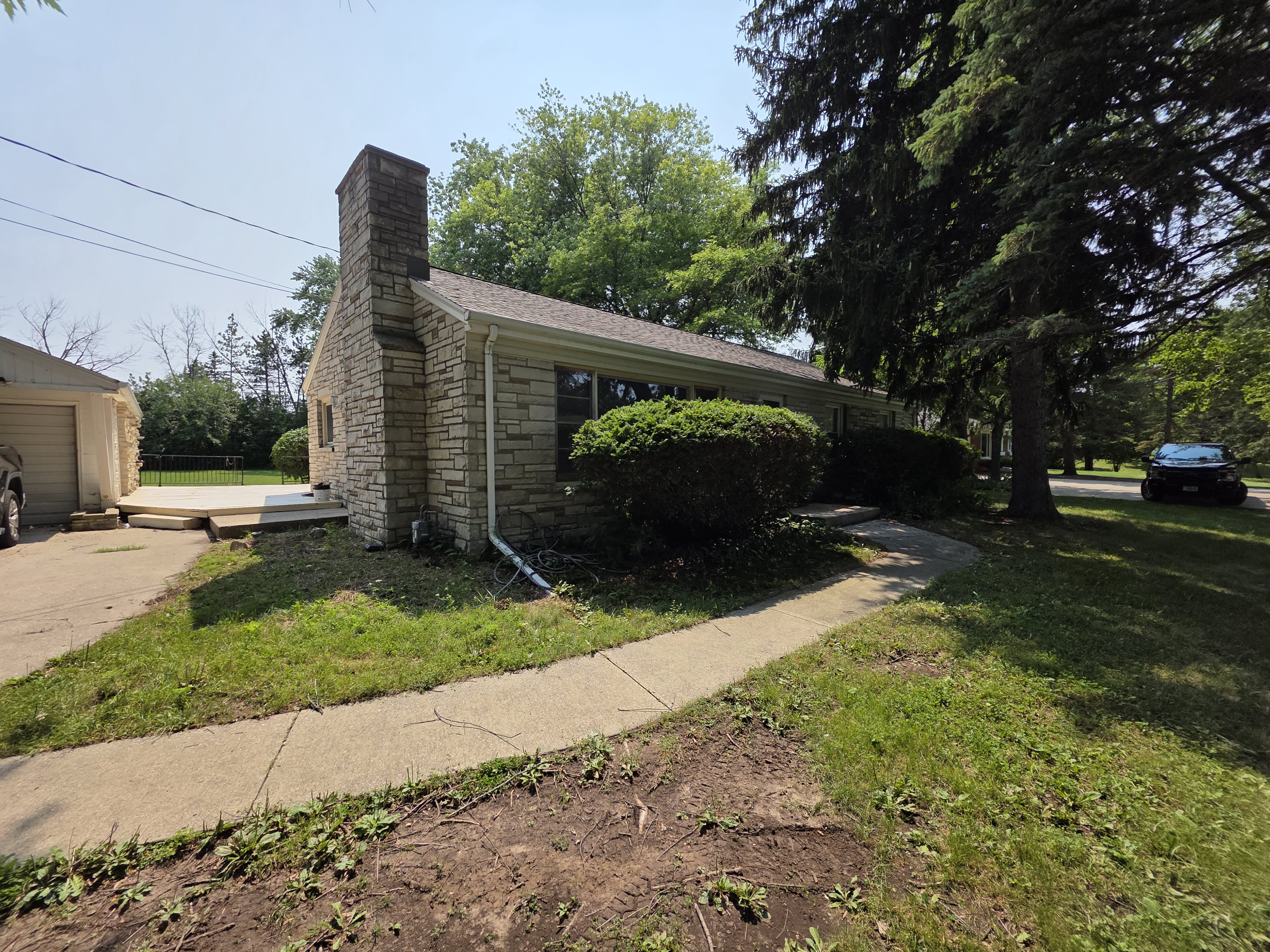 1725 W Mequon Rd – photo 3