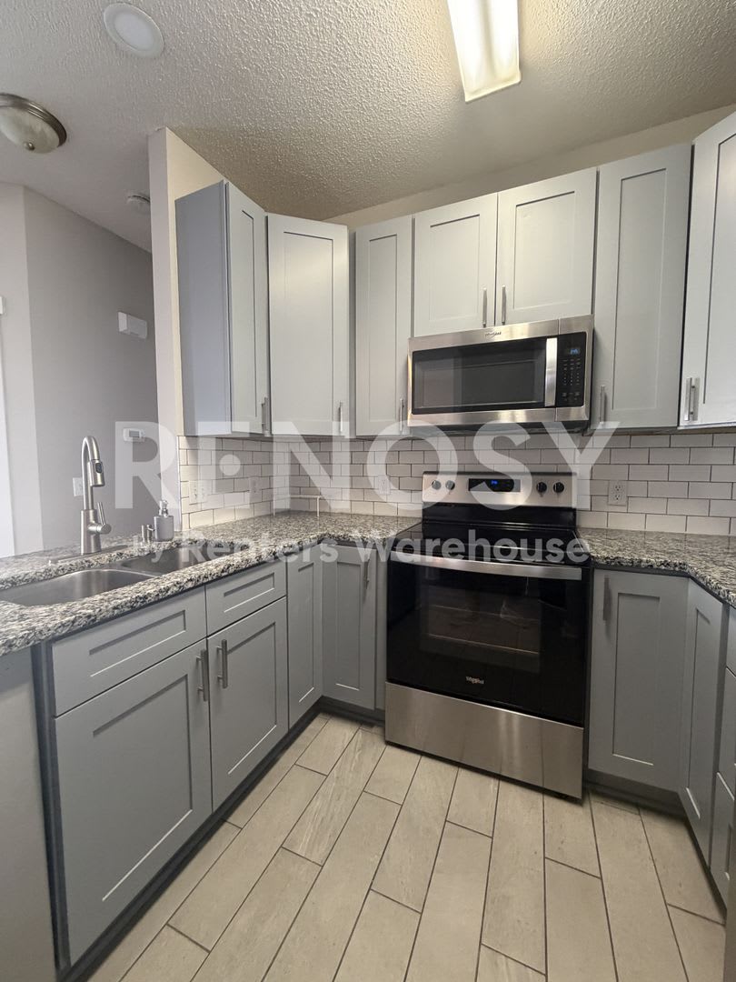 Available Now 3 Bedroom 2 Bath Townhouse In Woodbury – photo 2