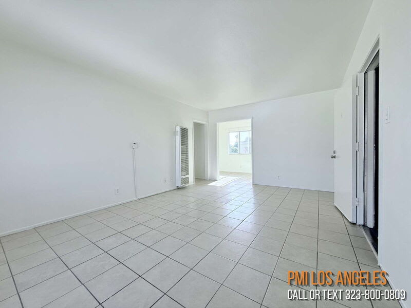 943 West 68th Street – photo 4