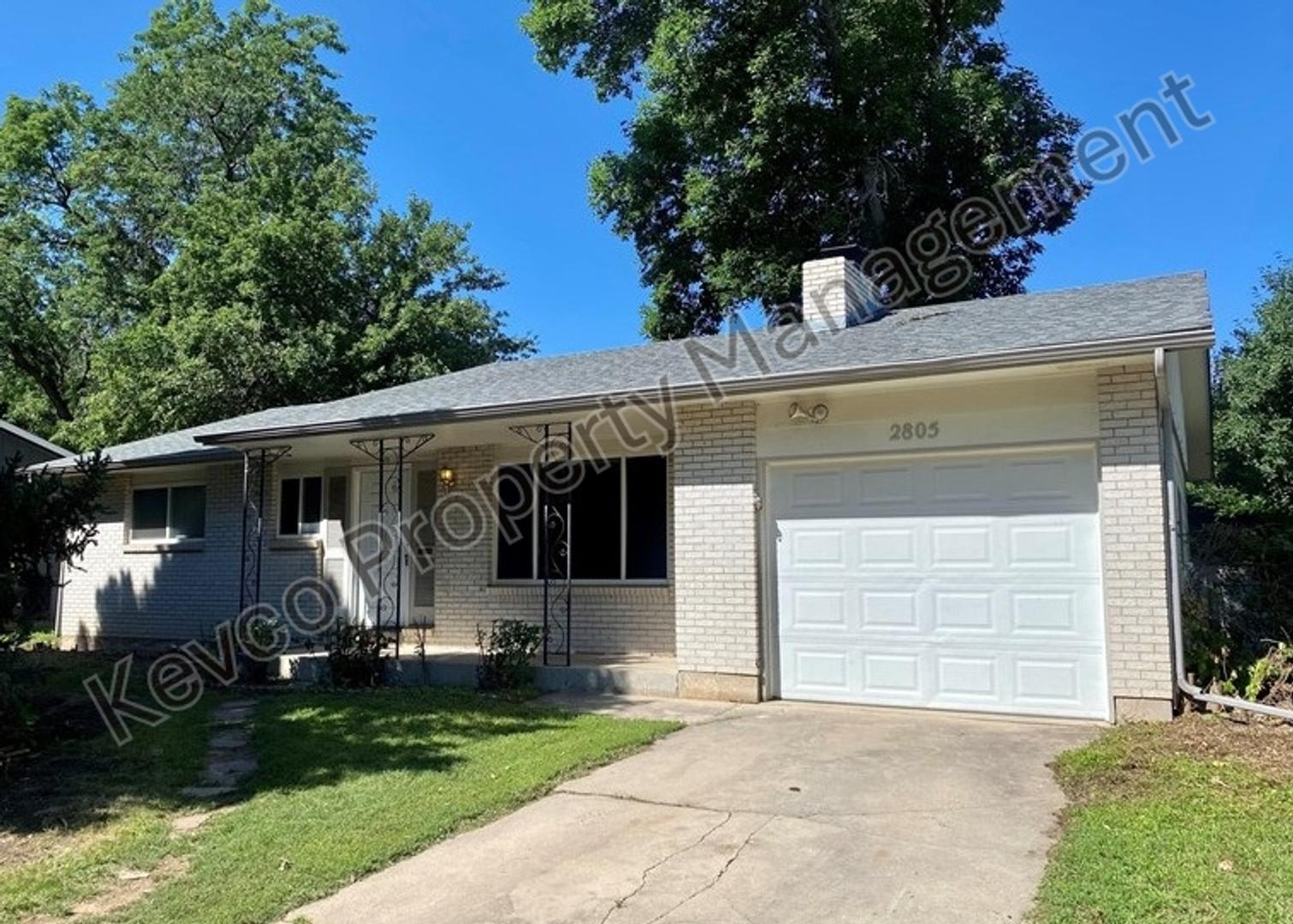 More Space. More Living. Huge 4 Bed House! – photo 1