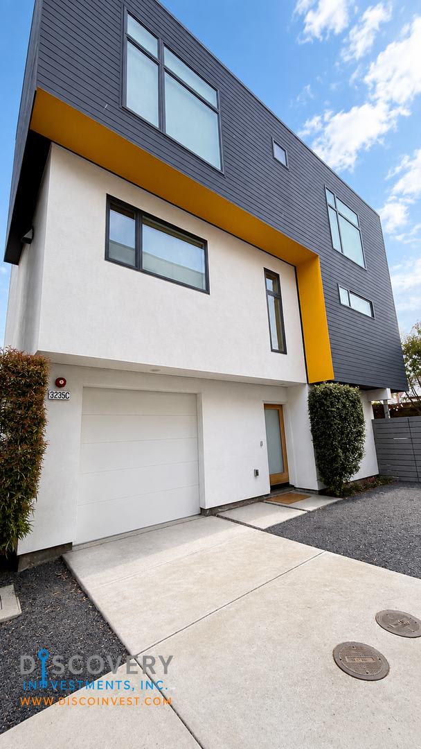 Modern Split Level Home – photo 4