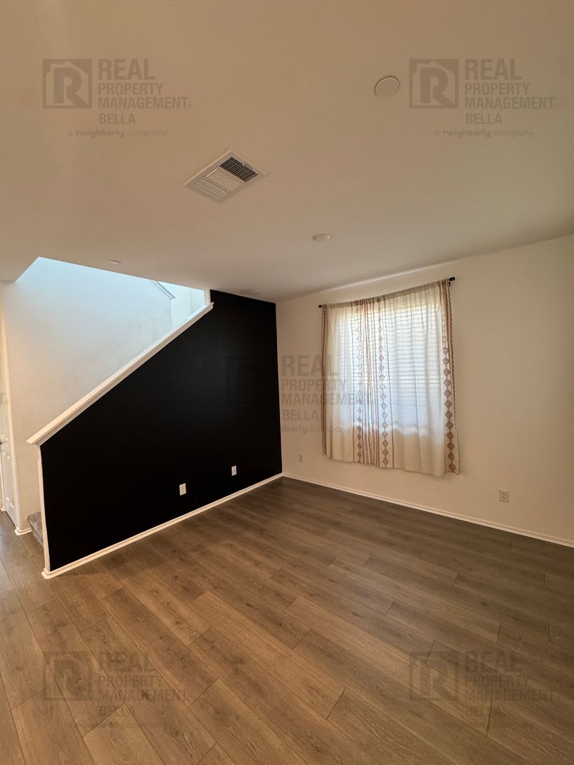 Spacious 3-Bedroom Home in the Desirable McSweeny Farms Community! – photo 3