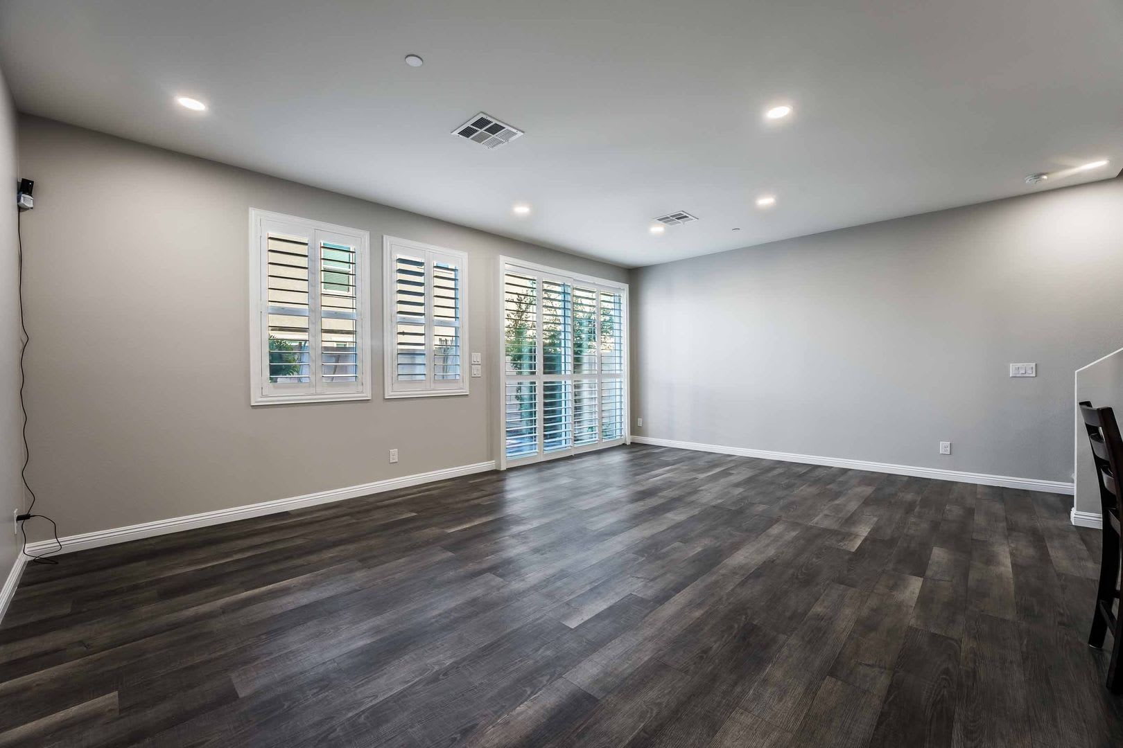 Modern Gated Townhome with Designer Finishes in Southwest Las Vegas! – photo 4