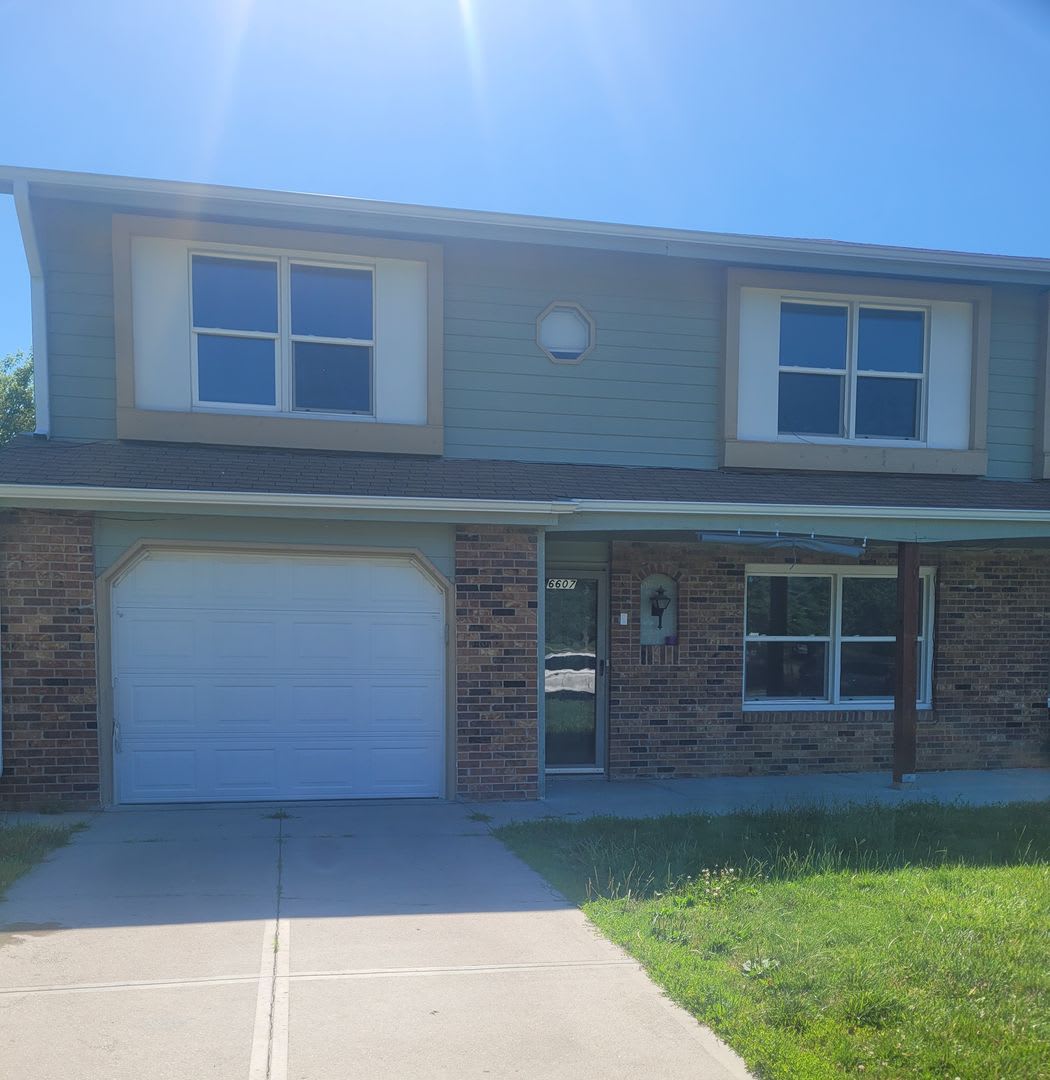 Three Bedroom Townhome! – photo 1