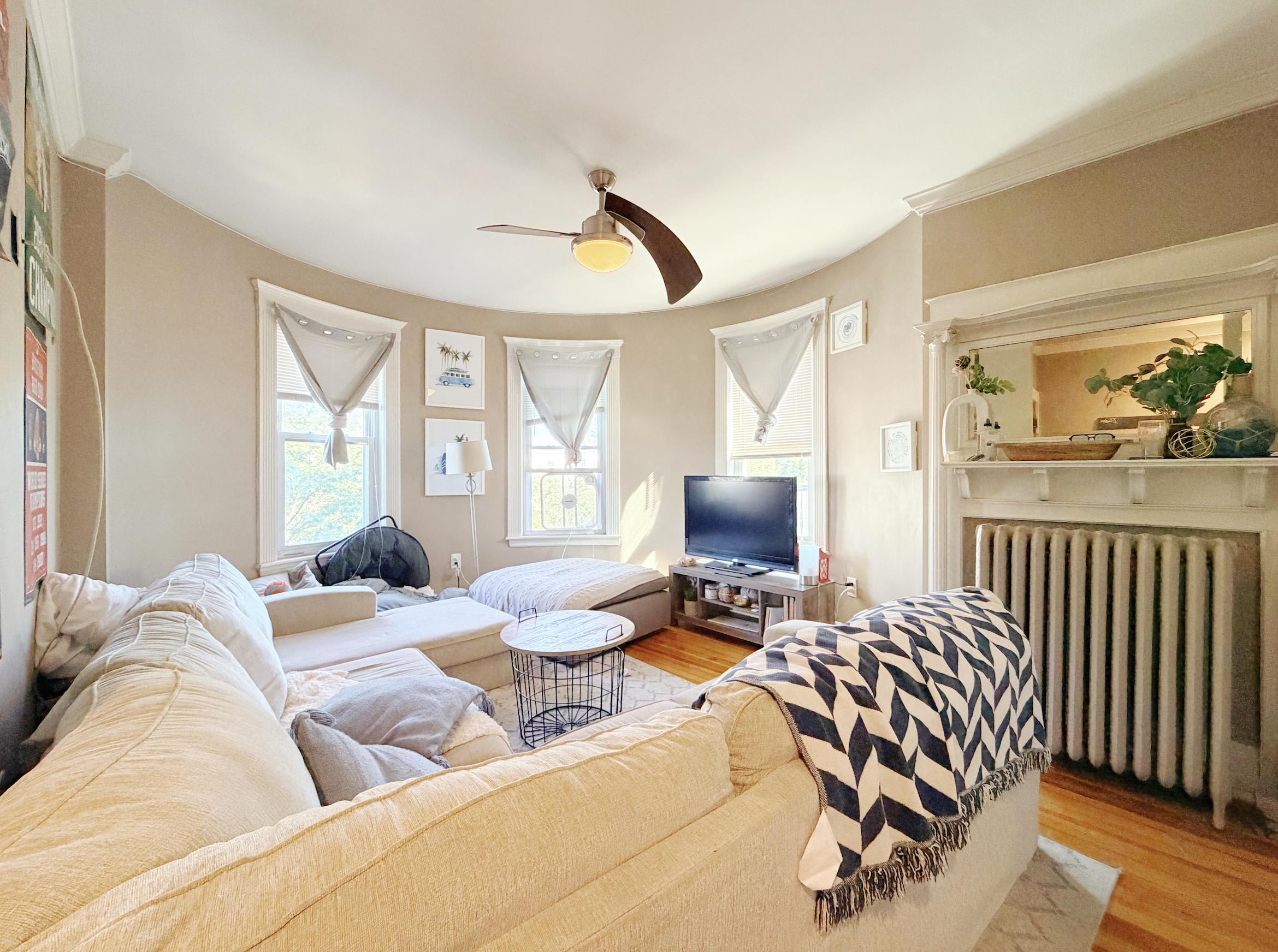 17 Pleasant Street 3 – photo 1