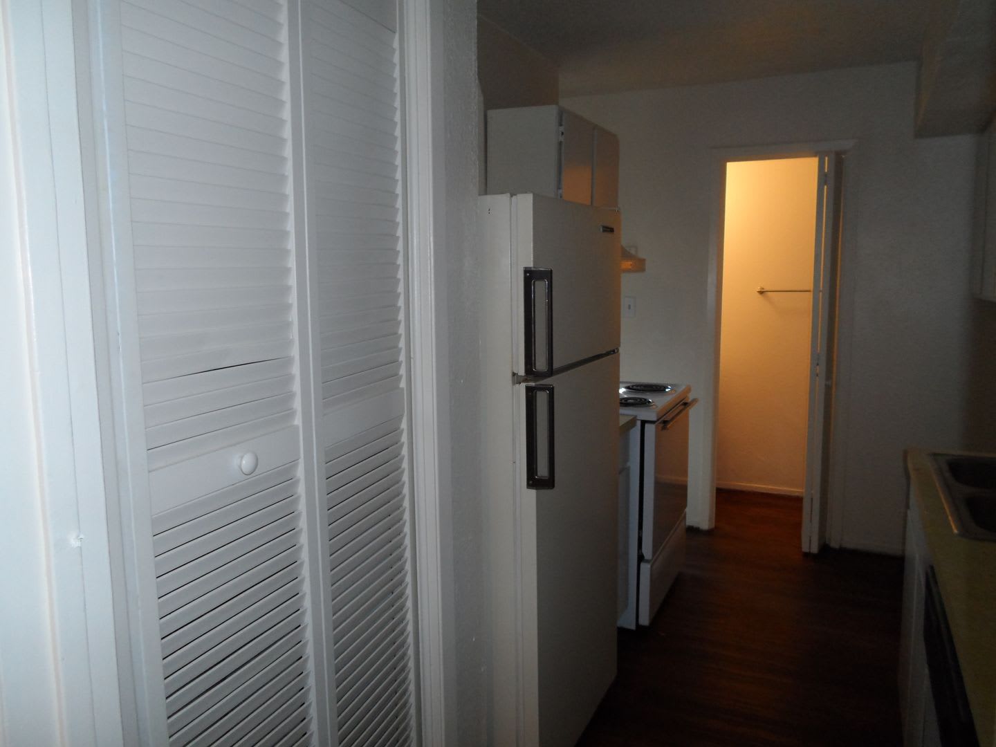 College Station -2 bedroom /1.5 bath Townhome-Style Fourplex on TAMU Shuttle Route! – photo 4