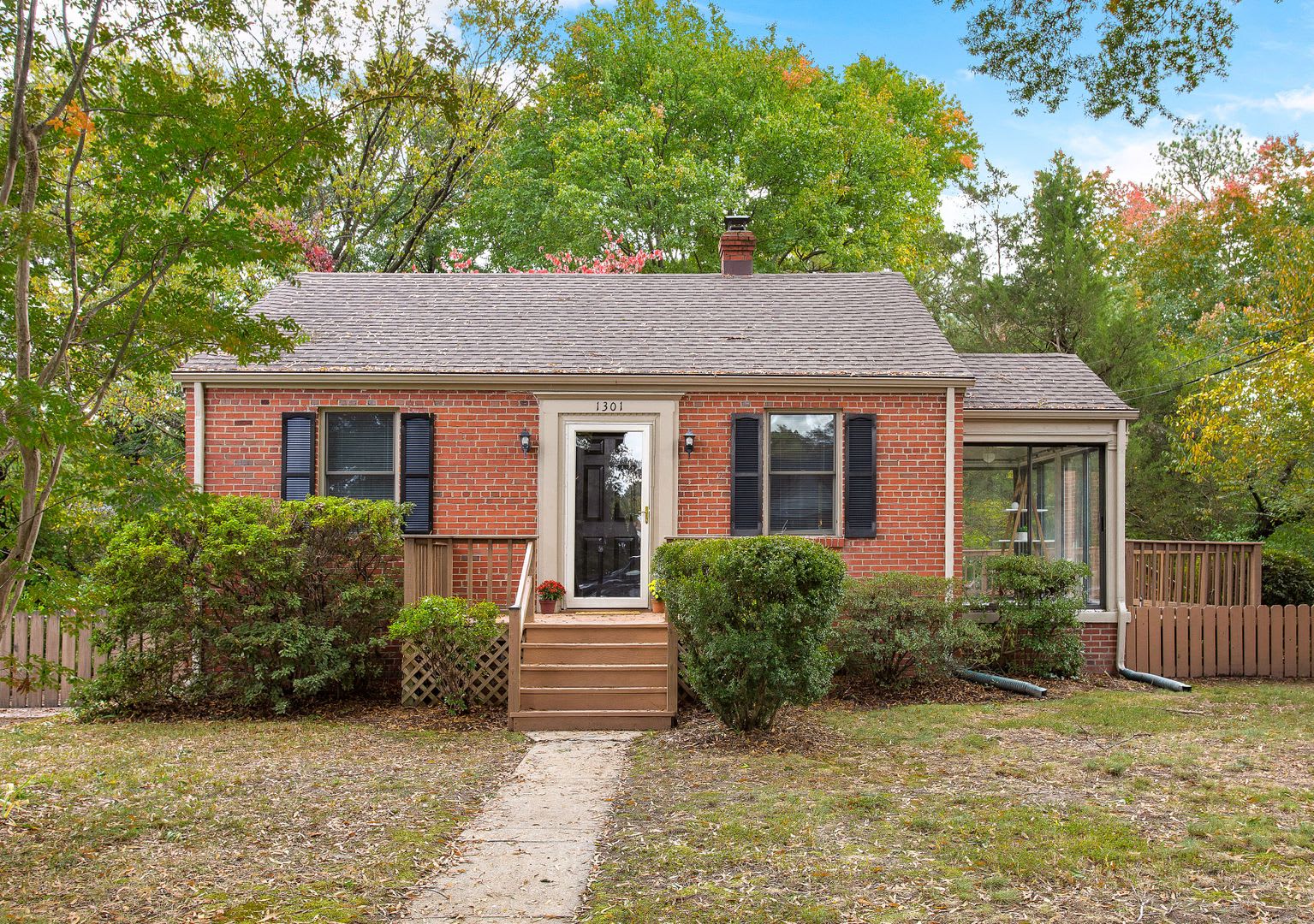 2 Bedroom Home off of Monument Ave with Great Move-In Special!! ***Available Early September*** – photo 2