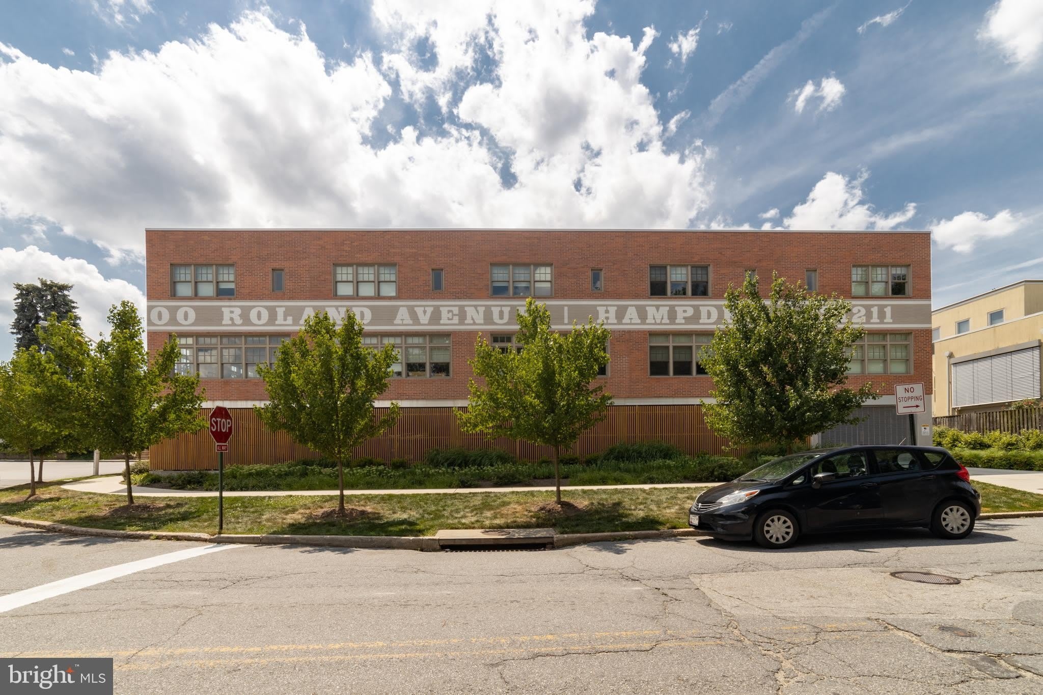 3400 ROLAND Avenue – photo 1