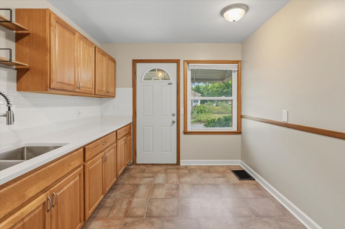 2916 52nd Avenue North – photo 2