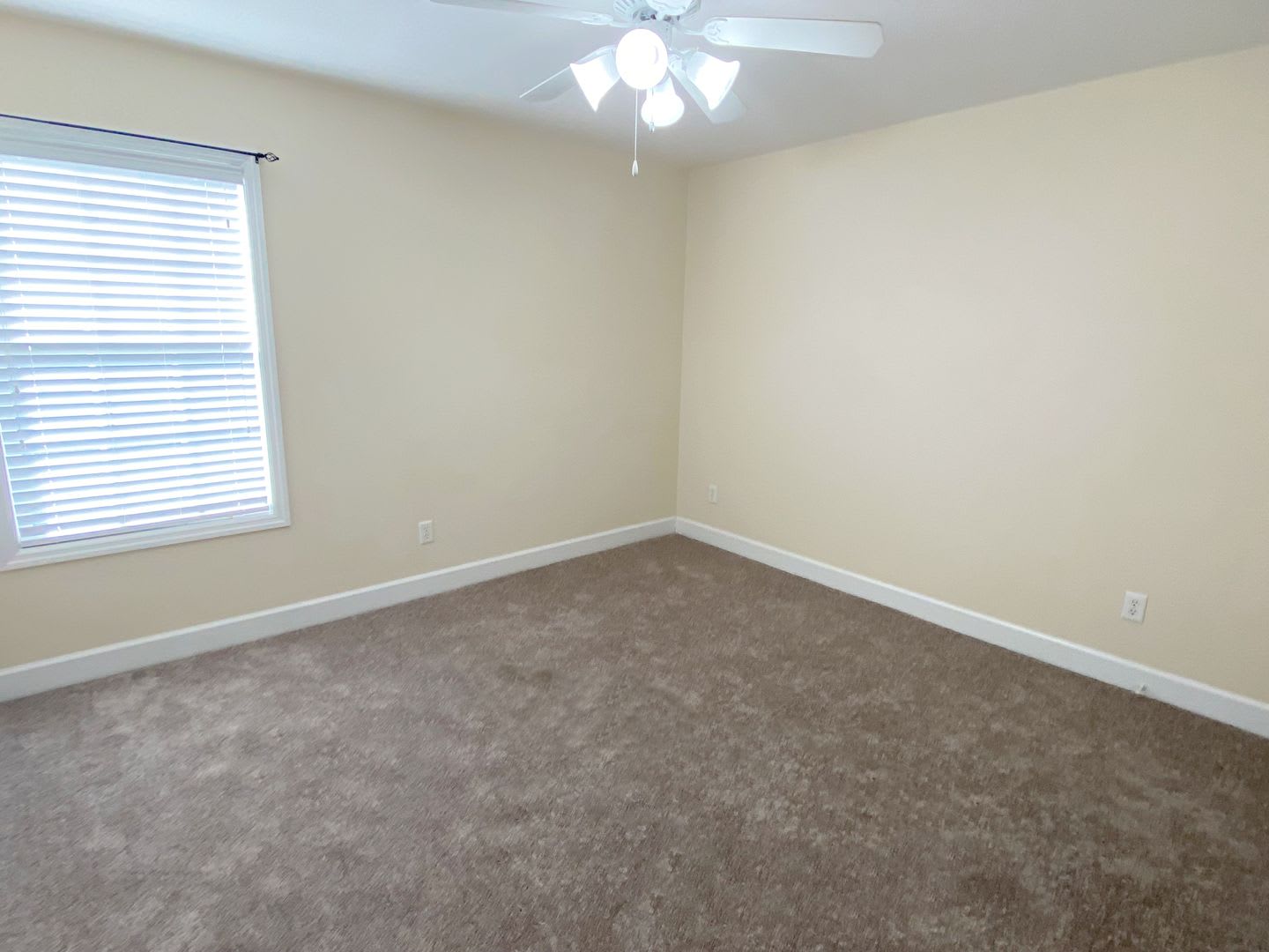 Modern 3BR/2.5BA Gem with 2-Car Garage and Pet-Friendly Yard in Valdosta! – photo 5