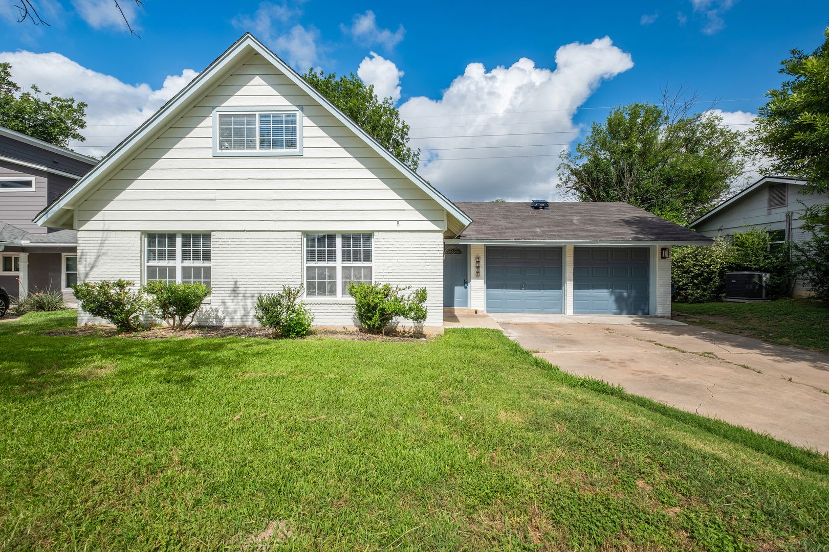 Modernized 3 Bedroom Home Near Mueller ~ Huge Backyard & Deck – photo 2