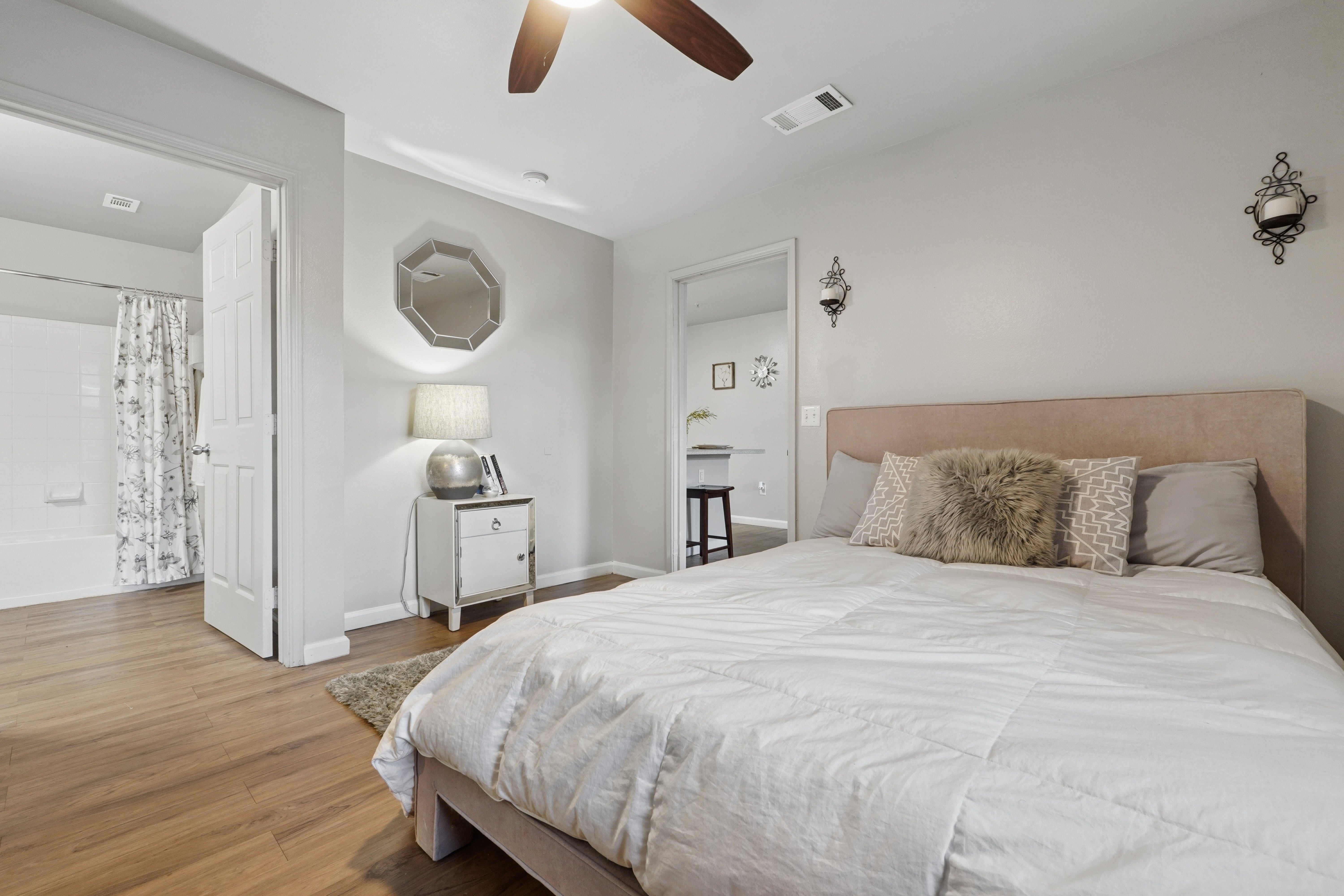 528 Collinsford Road – photo 3