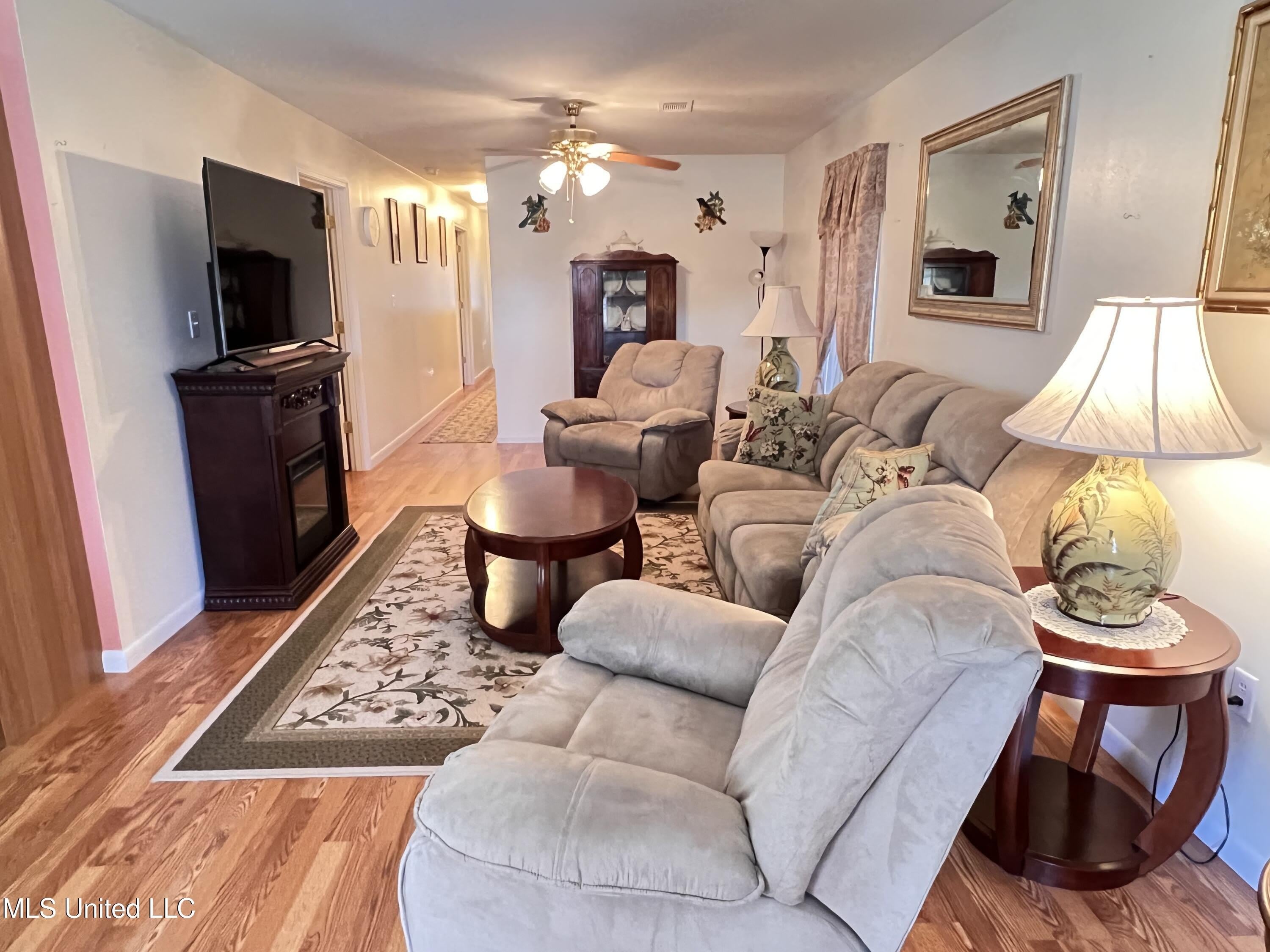 605 Victoria Street – photo 3