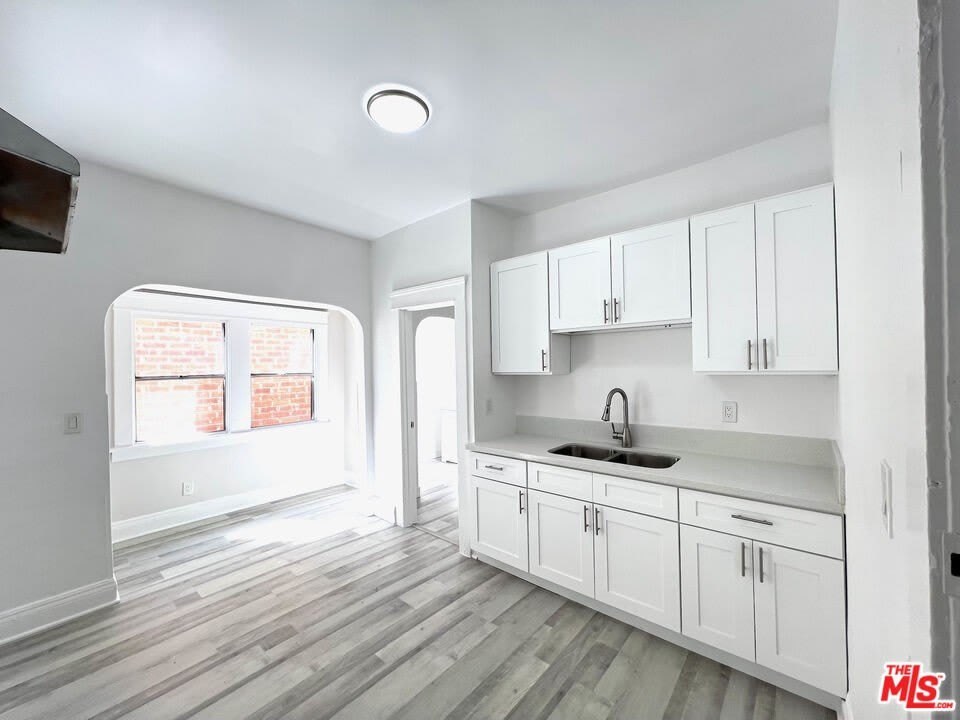 156 W 32nd St – photo 2