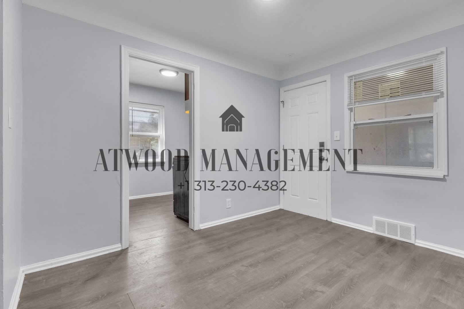 This beautifully updated 3-bedroom, 1-bath single-family home is ready for move-in! – photo 2