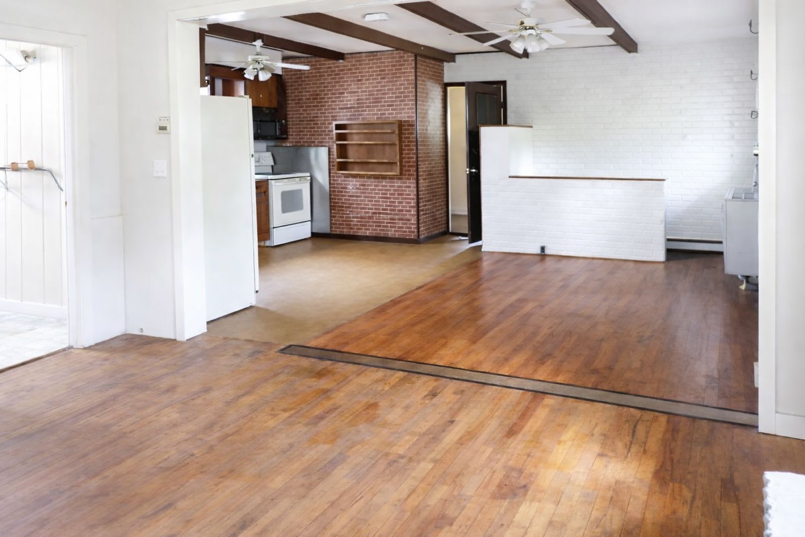 Spacious 5-Bedroom, 4-Bathroom Home 1 MONTH FREE RENT ( 10 Walnut St) – photo 2
