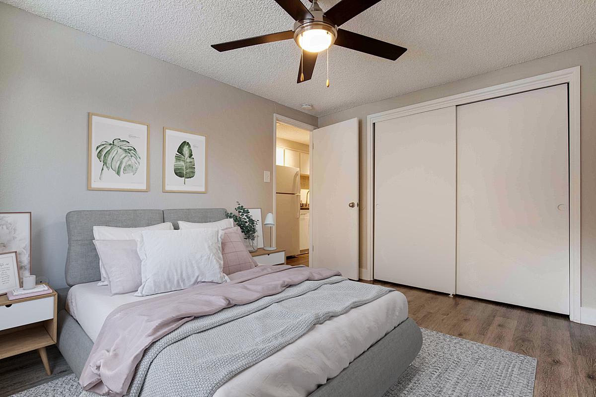 South Washington St Apts – photo 5