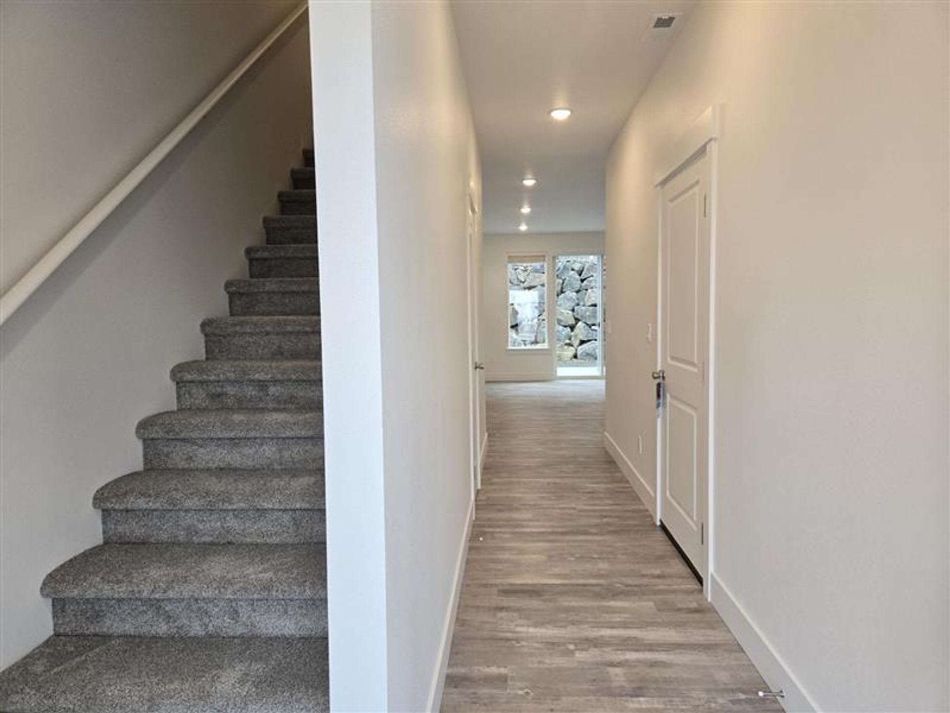The Townes At Mill End 1 Month Free When You Sign A 15 Mo Lease Brand New Townhome In The Desirable Southridge Area – photo 1
