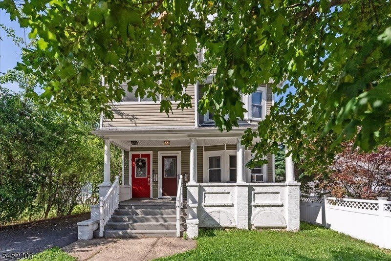 20 Howe Ave – photo 4