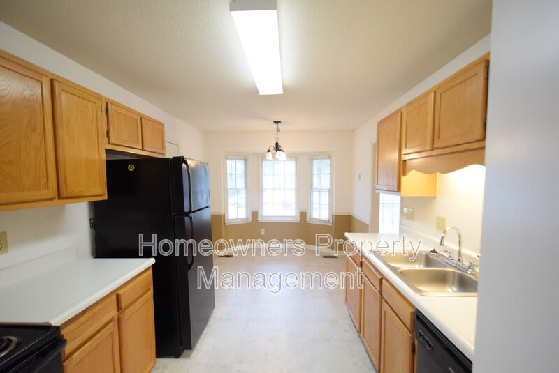1328 Butterwood Cir – photo 4