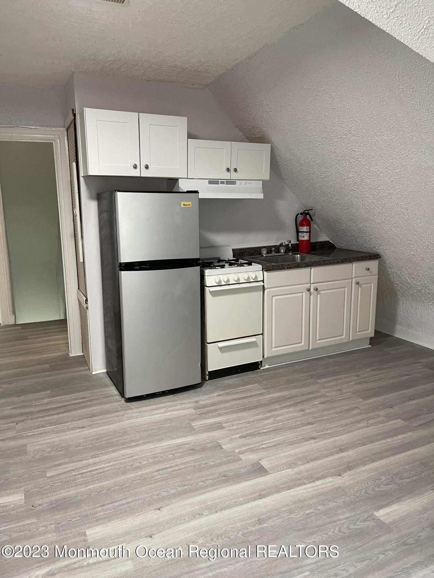 404 3rd Avenue – photo 1