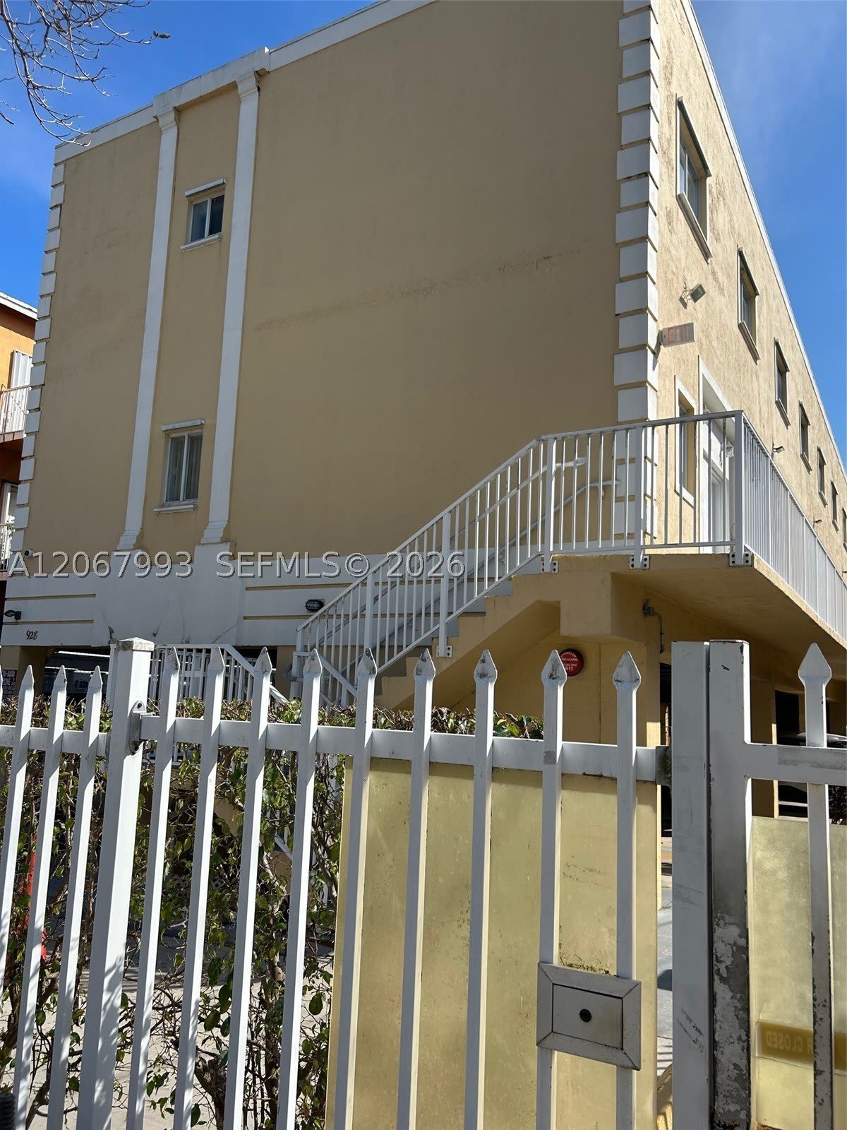 928 SW 3 – photo 2