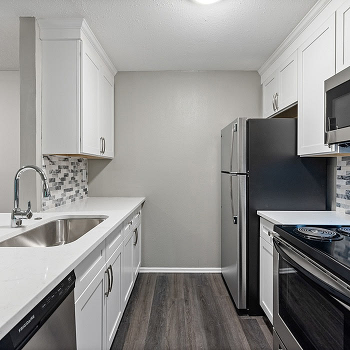 Parkwood Apartment Homes – photo 2