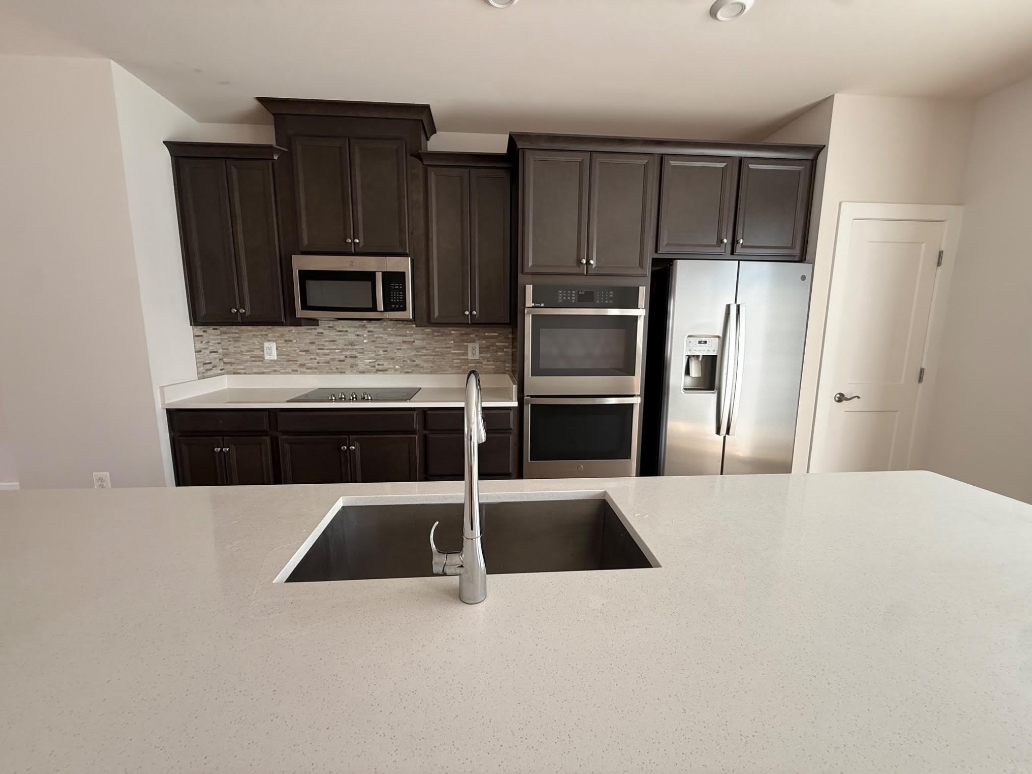 8795 KENSINGTON CHURCH Street – photo 3