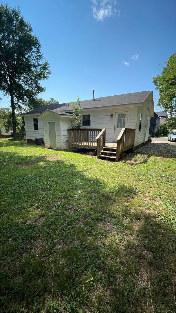 Charming 3 Br 2 Ba Bungalow Just Minutes From Downtown Greenville – photo 2