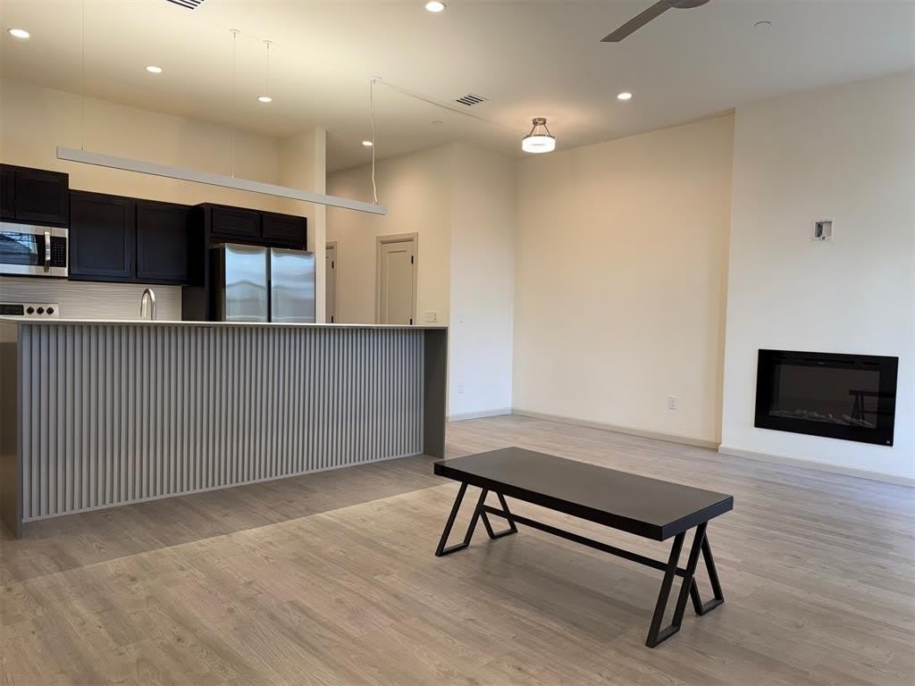575 S Fretz Avenue – photo 3