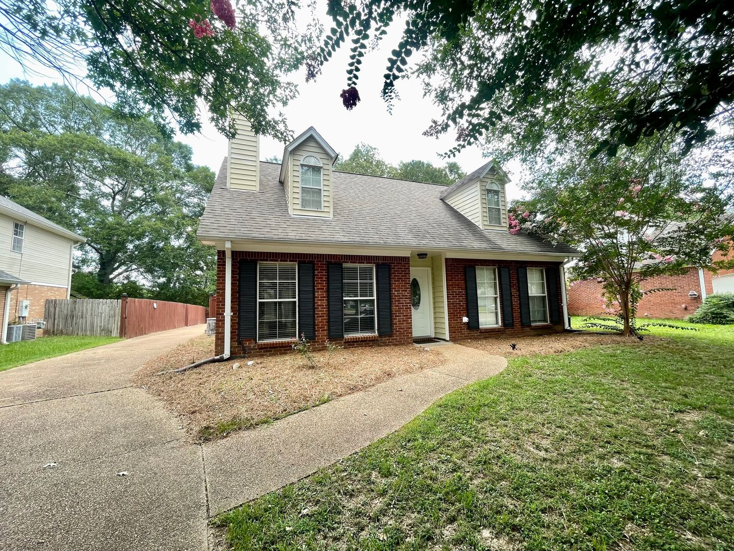 *REDUCED PRICE*Charming 3 Bedroom Home in Madison – Bonus Room & Large Private Backyard! – photo 2