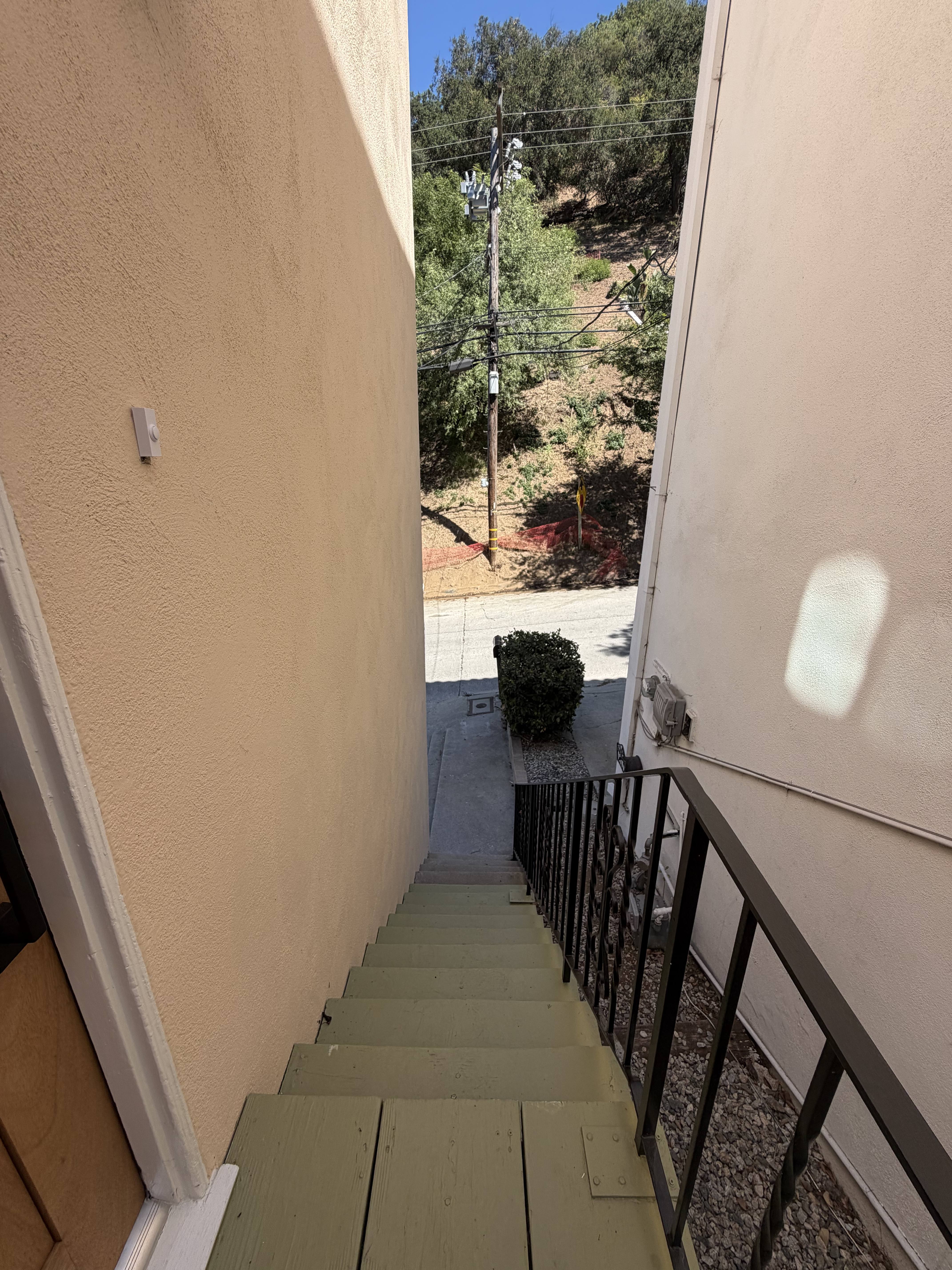 8535 Lookout Mountain Ave – photo 3