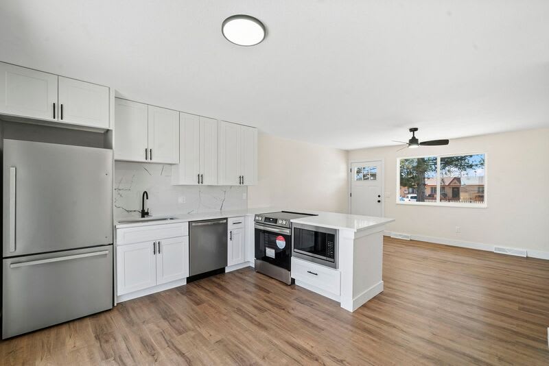 6364 Julian St – photo 3