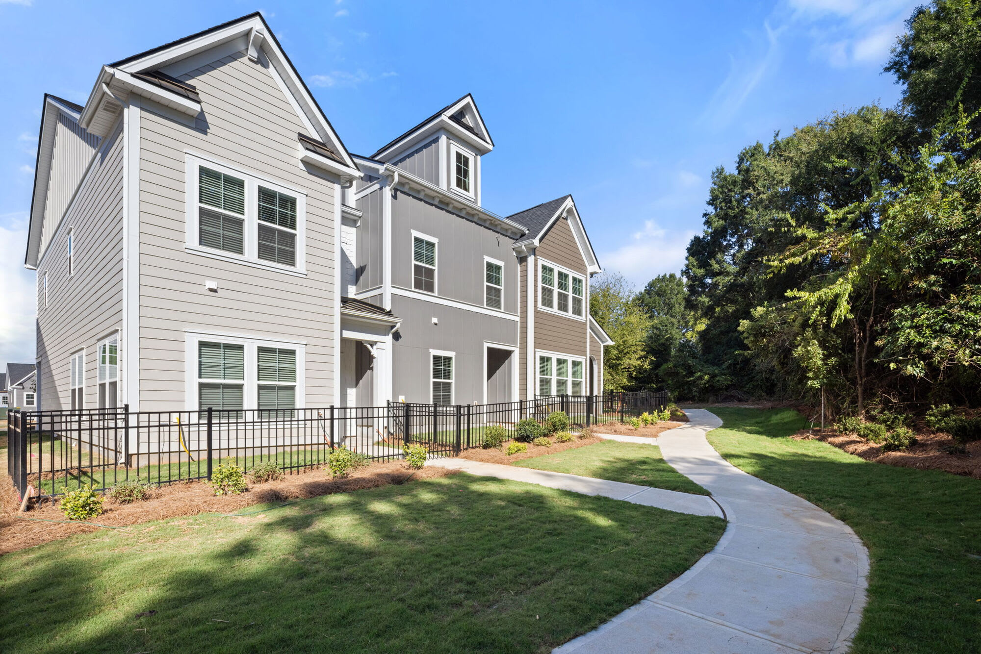 Avery Place Townhomes – photo 2