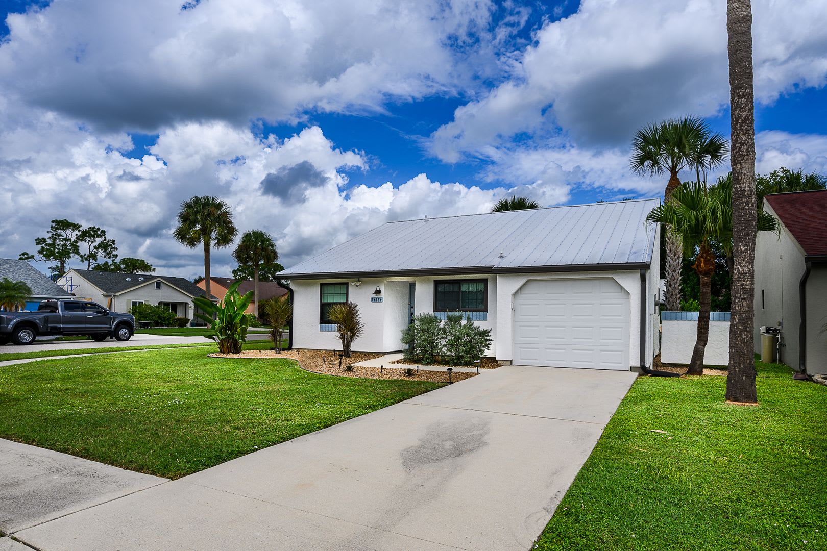 TURNKEY FURNISHED SEASONAL RENTAL IN PORT CHARLOTTE – photo 1