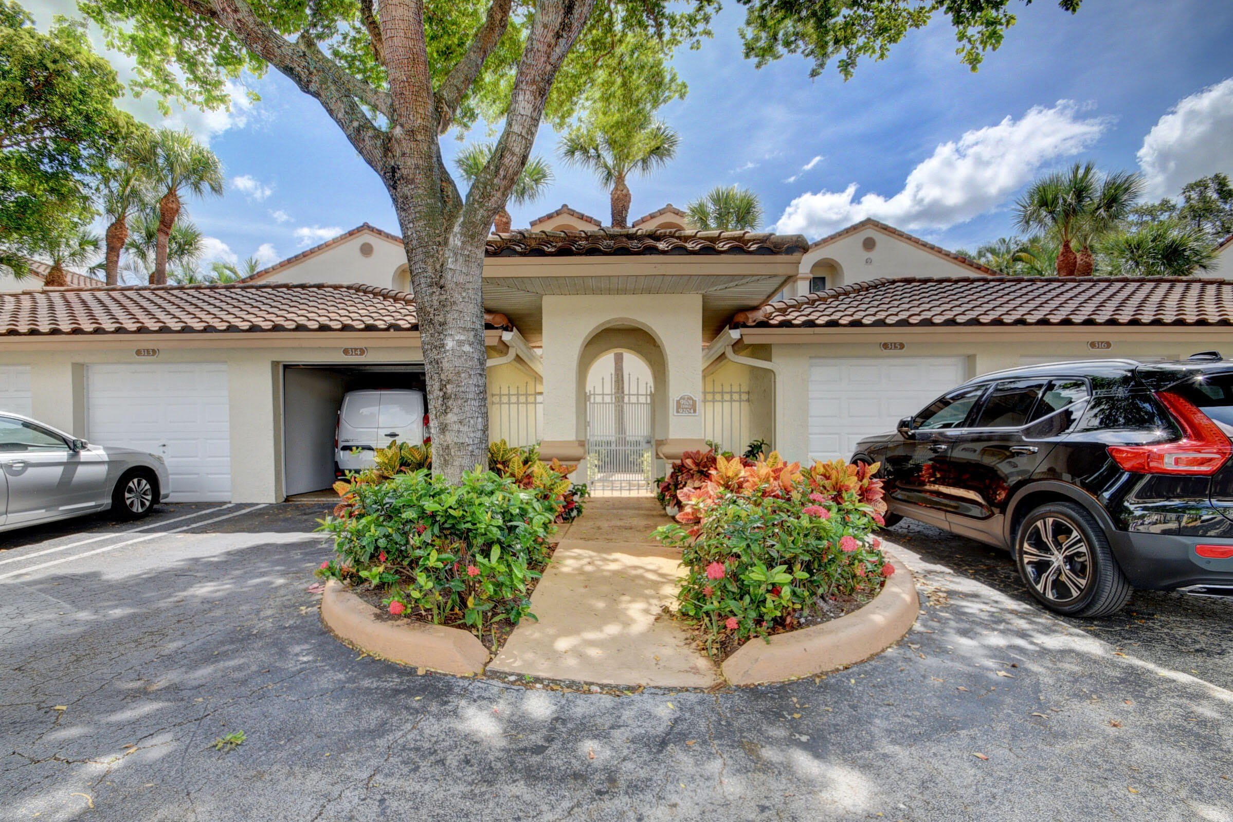 9204 Glenmoor Drive – photo 2