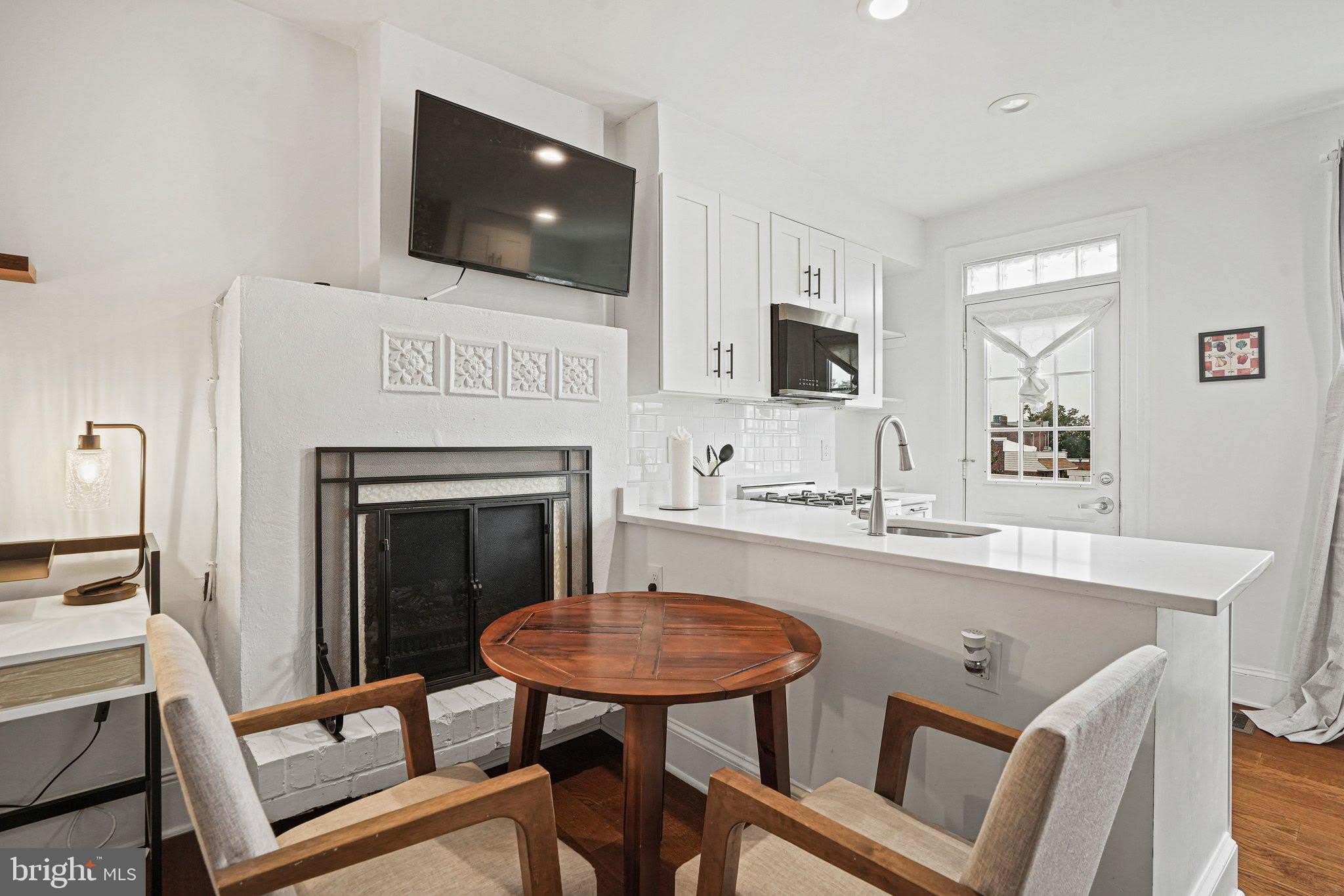 409 CONSTITUTION Avenue NE – photo 3