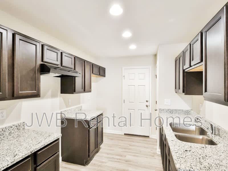 8415 Berry Ave – photo 2