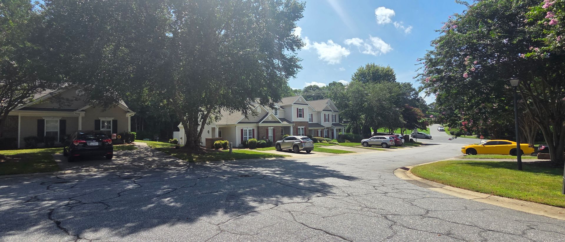 Great townhome convenient to shopping, schools and highway – photo 3