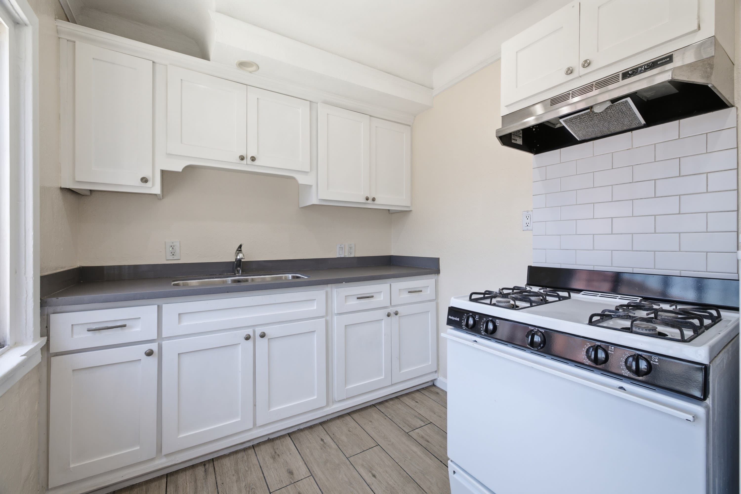612 E 87th st – photo 5