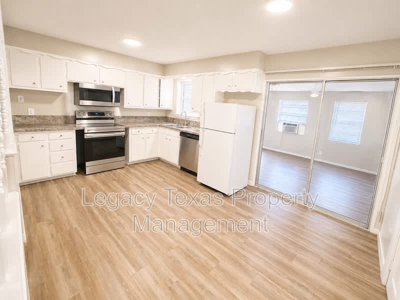 1902 Joslin St – photo 5