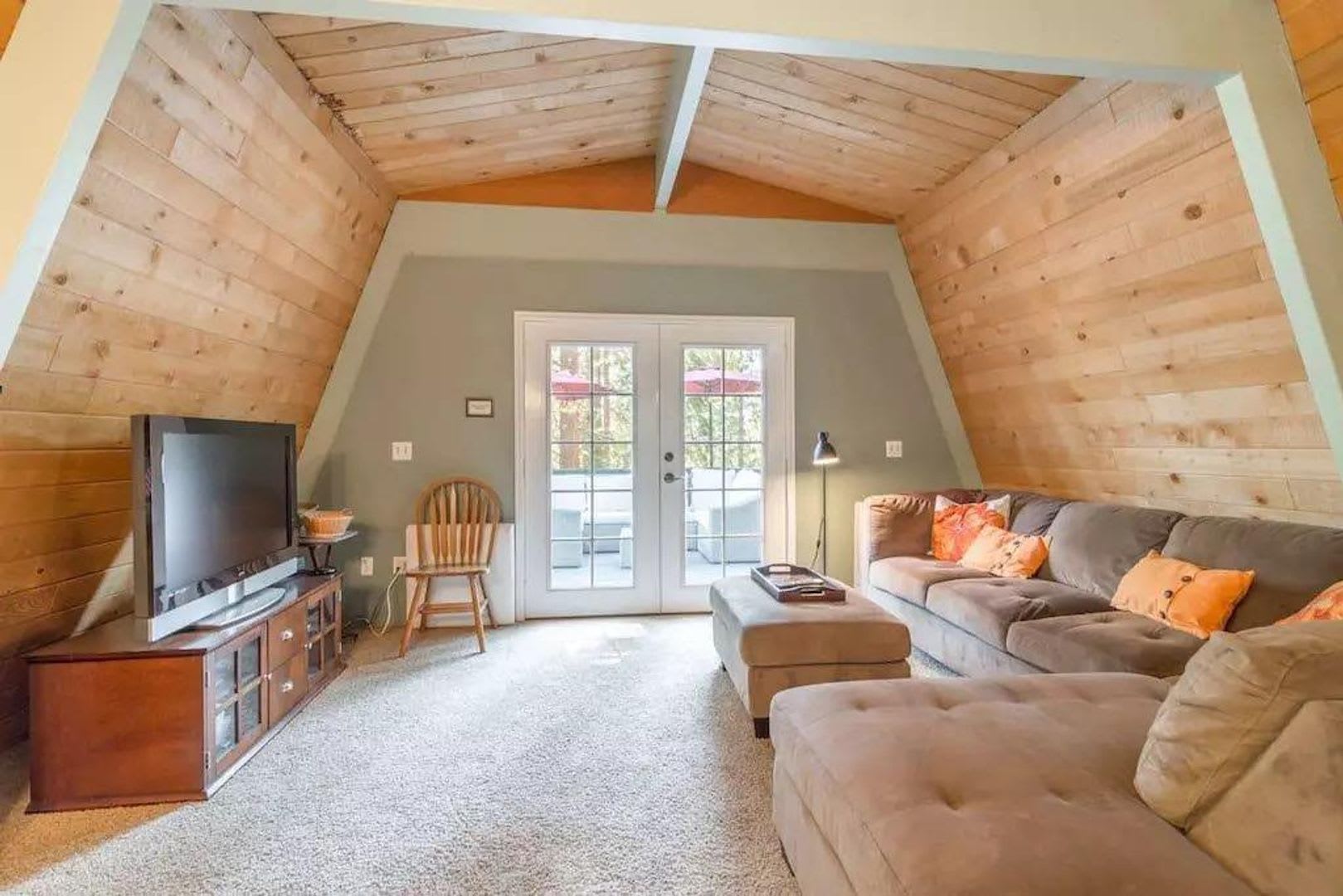SEASONAL LEASE: "Ski Bird's Paradise" 5 Bedrooms, Right in Agate Bay – photo 4