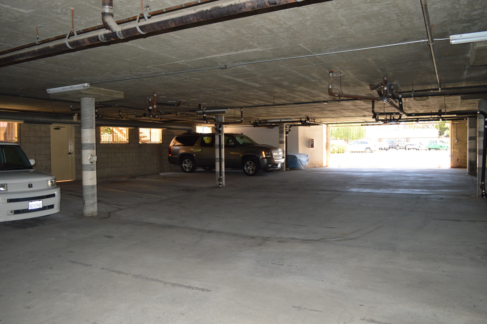 2 Br 1 And 1 2 Ba Condo With 2 Parking Space – photo 3