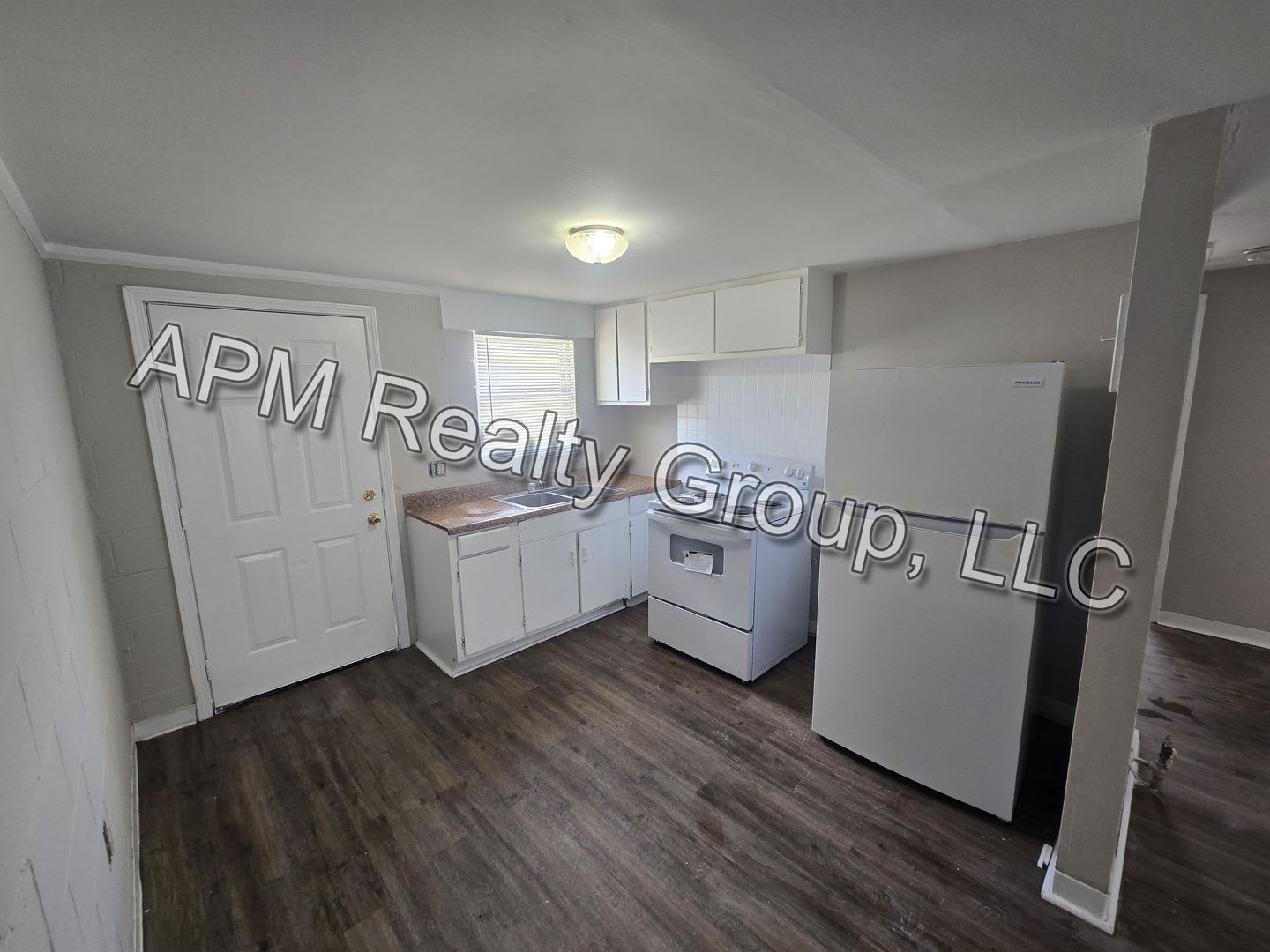 Two bedroom apartment off Colonial Drive – photo 5